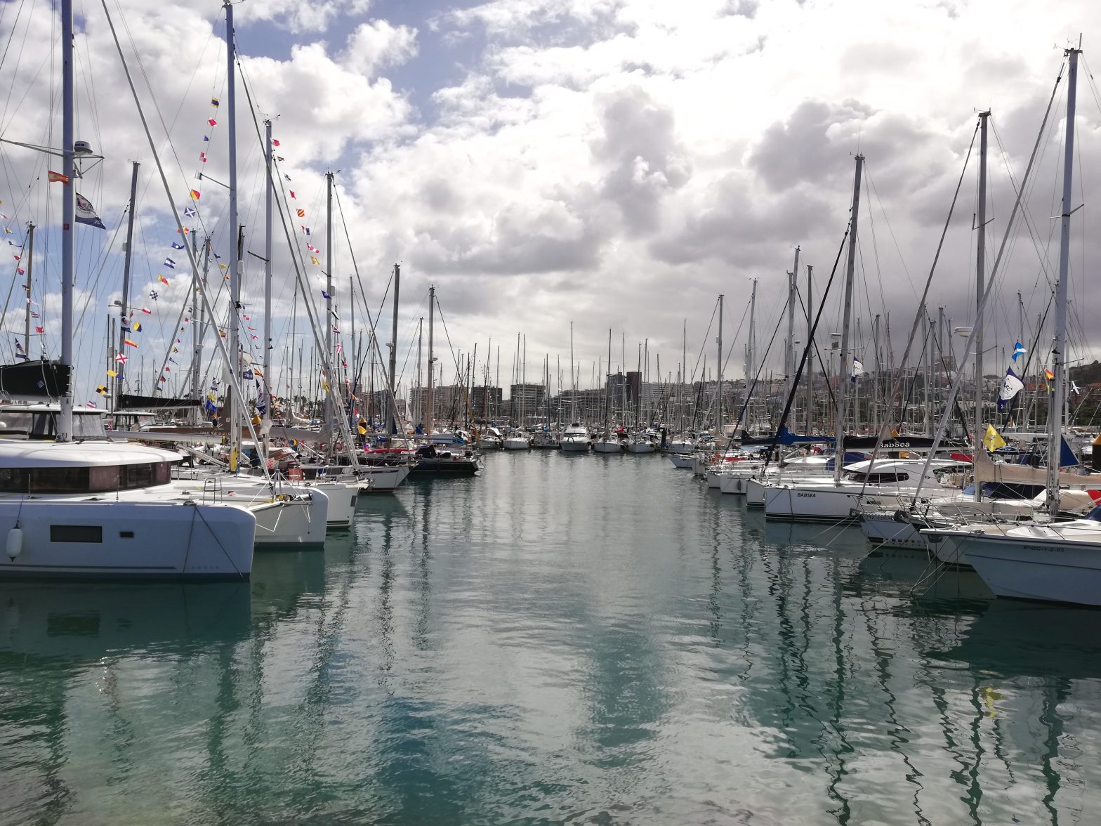 Tripulante busca barco